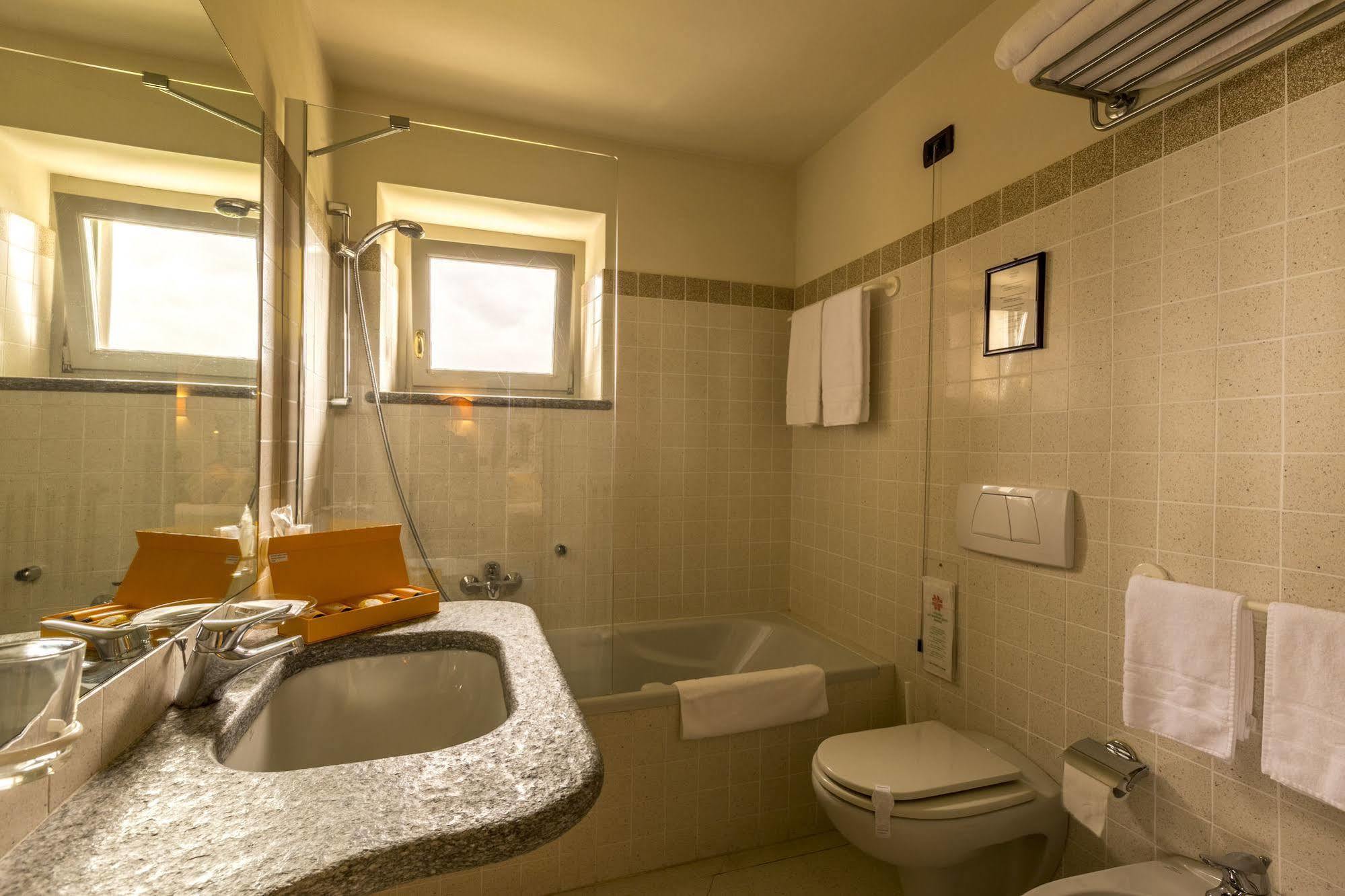 Locanda Del Pilone Alba Kültér fotó